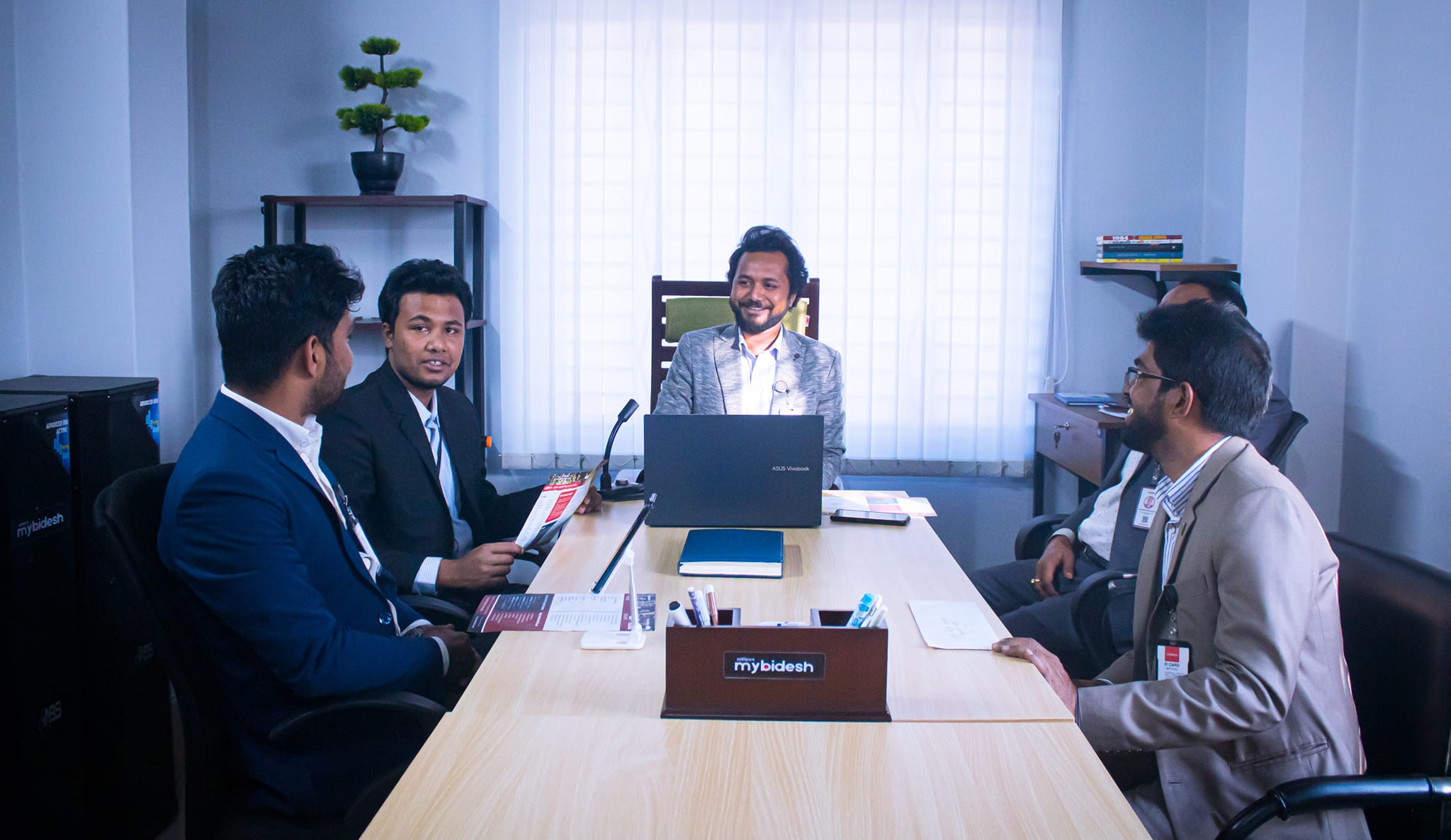 How to Be a Charismatic CEO for an Overseas Recruitment Agency